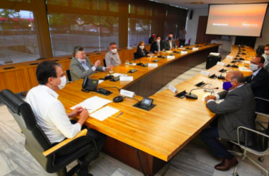 Camilo Santana assina memorando para instalação de refinaria de petróleo na Zona de Processamento de Exportação